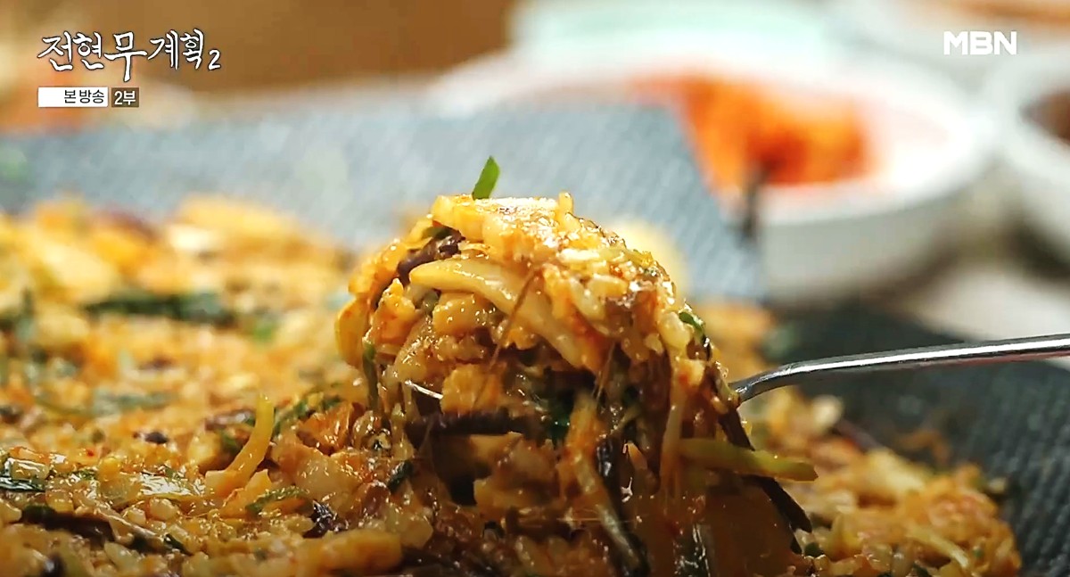 남은 고기와 반찬들을 모두 넣고 불판 위에서 볶아주는 홍성 냉삼 맛집 덕성식당의 볶음밥