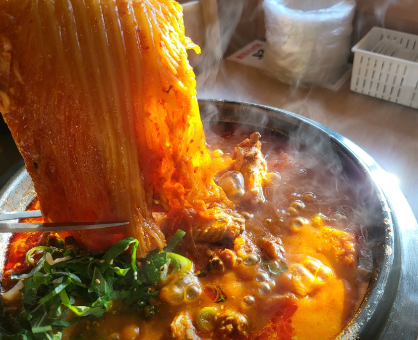 묵은지 등갈비 닭볶음탕