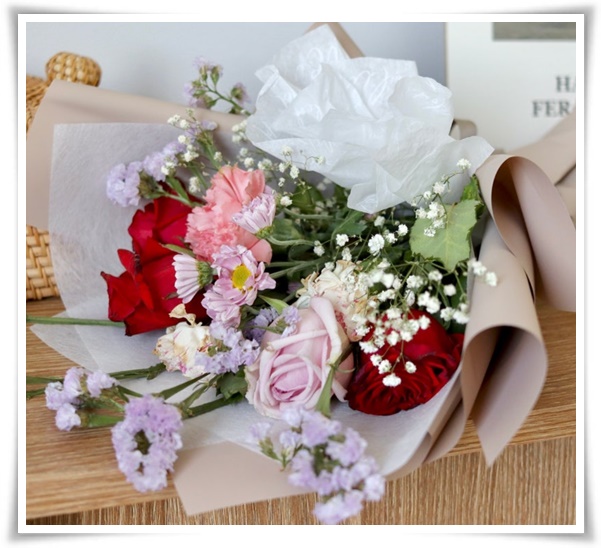 "생화 꽃다발" 특별한 순간을 오래 보관하는 신선함 유지 비결!