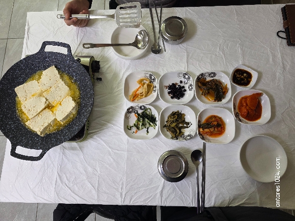 들기름-두부구이와-밑반찬