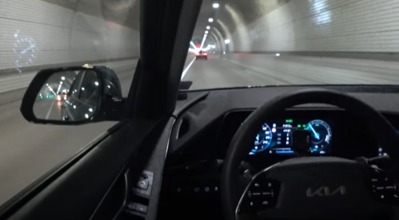 니로하이브리드-실내공간