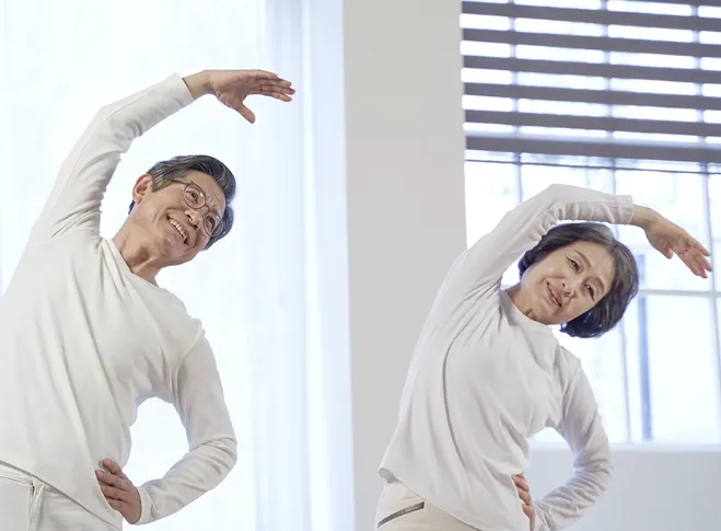 체조하는 어른들