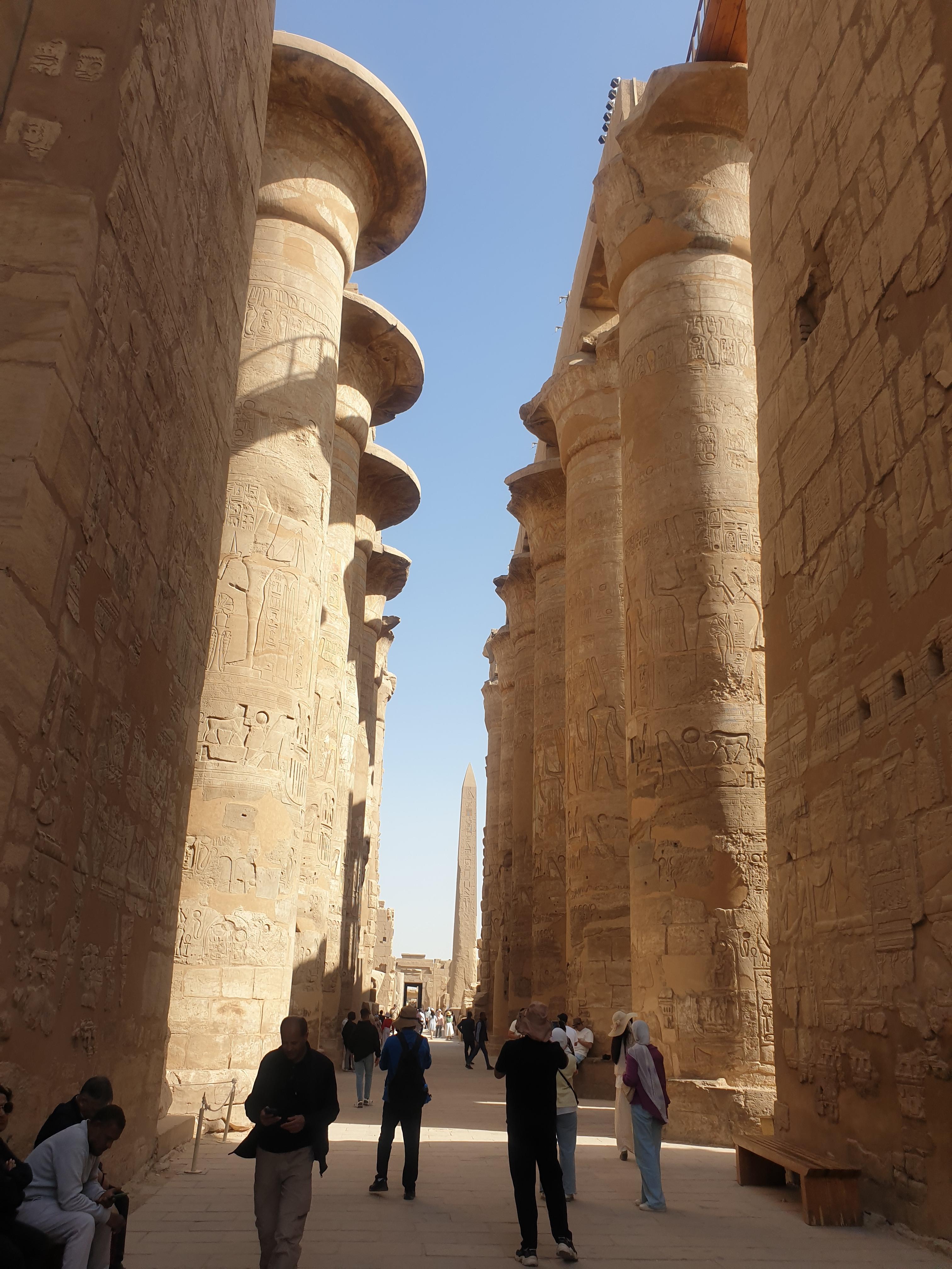 이집트 룩소르 신전 134개의 거대한 석주들