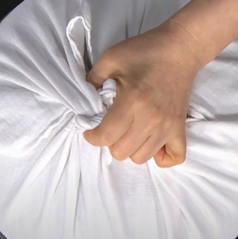 한국의 떡 종류 살구떡-면포 씌운 뚜껑을 덮어준다.