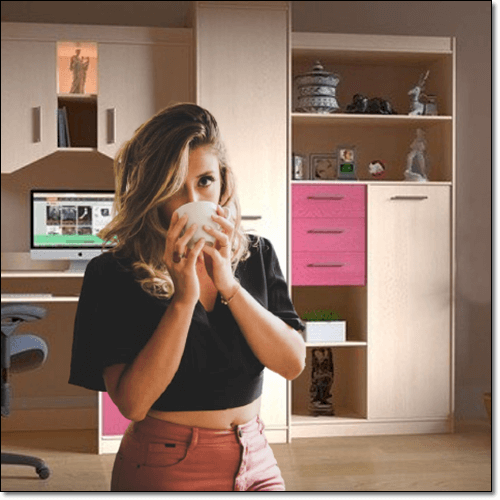 현미녹차 마시는 여성