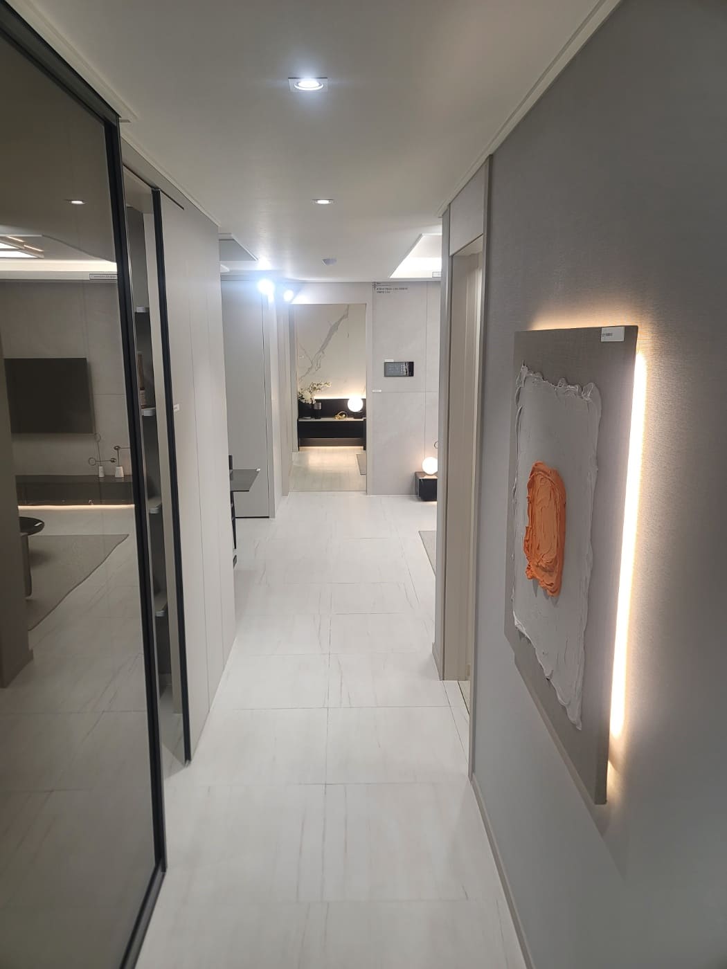 여의대방 더 마크원 지역주택조합 모델하우스 타입별 모형과 현관입구