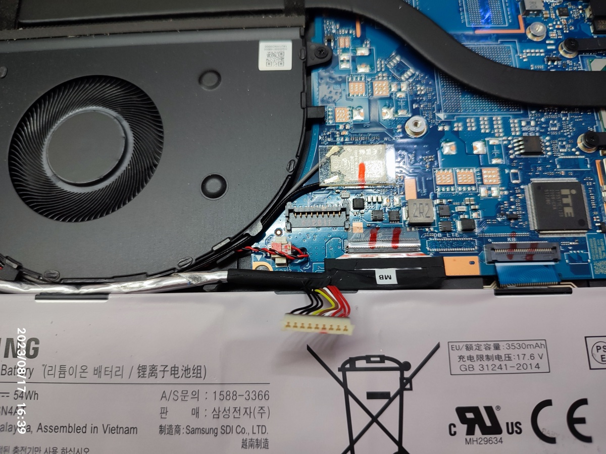 배터리 전원 공급 커넥터 제거