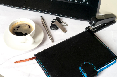 반복되는 작은 행동과 정리된 환경으로 생활 기준을 회복하는 일상의 모습