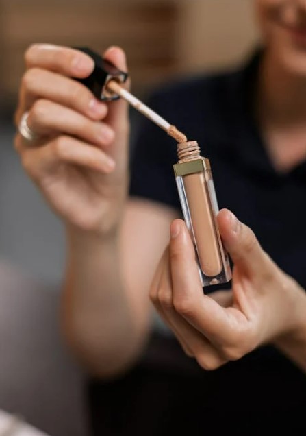 다크서클 커버 메이크업|피곤한 인상 지우는 눈 밑 커버 완벽 가이드