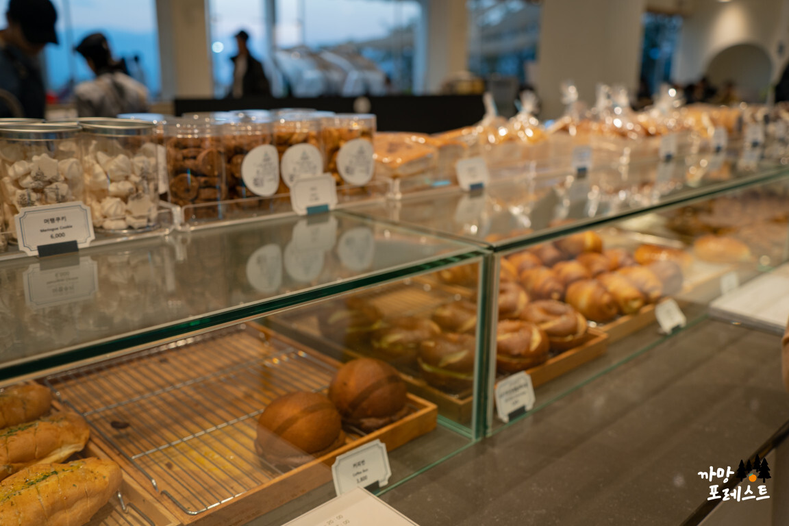 춘천 산토리니 카페 빵 케이크