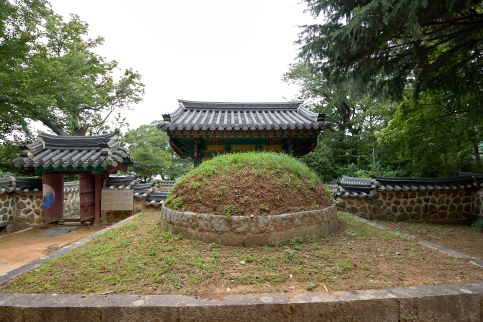 충무공 이순신 가묘 (忠武公 李舜臣 假墓)