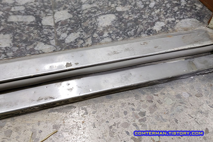 오래된 현관문 고무 패킹 교체