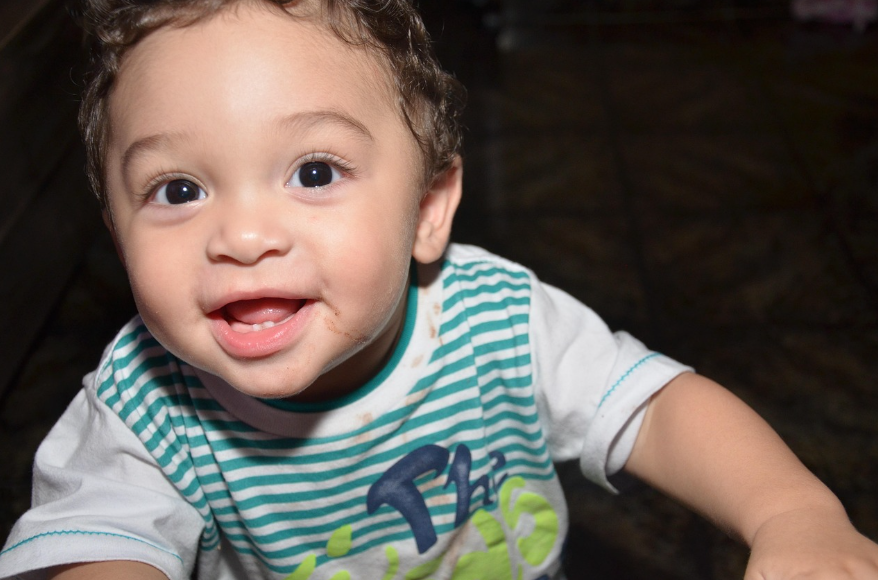 아기 웃는 사진