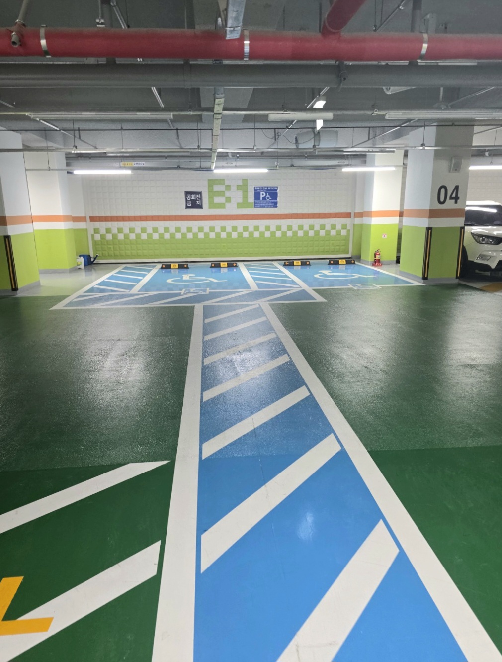 넉넉한-주차자리가-있습니다.