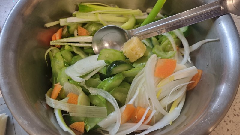 무치는 중