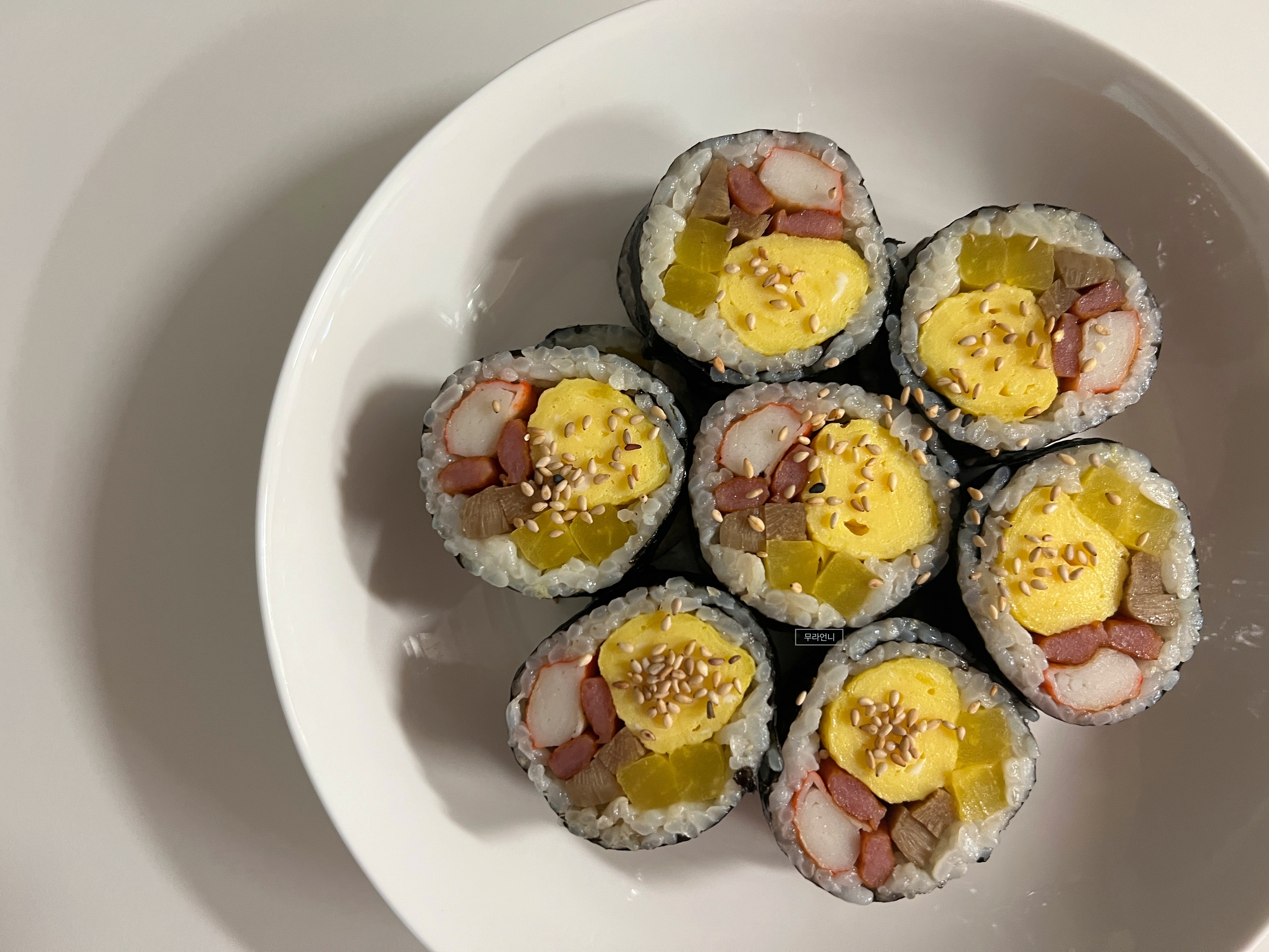 맛있는 기본김밥 완성입니다