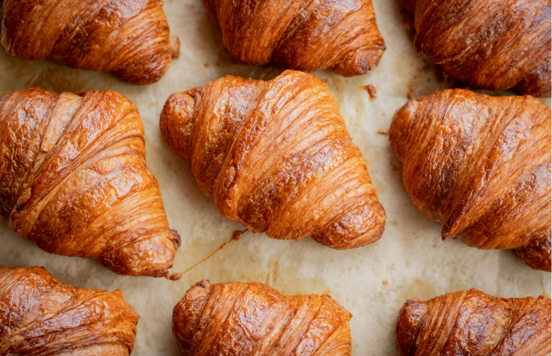 바스락 소리가 나는 크루아상 사진
