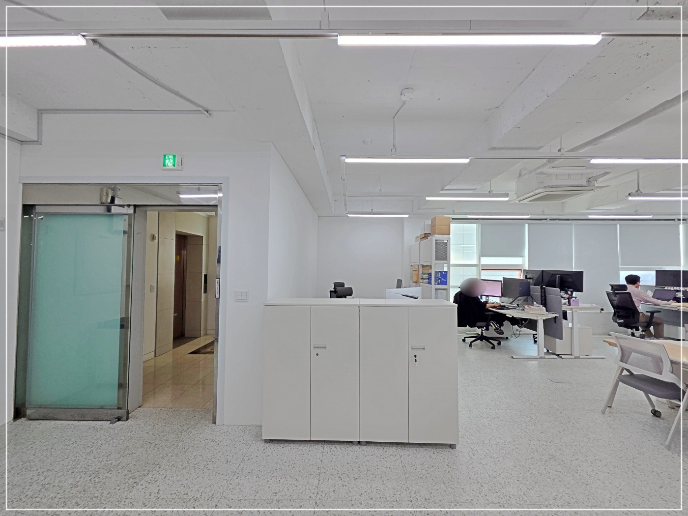 사무실 내부 전경