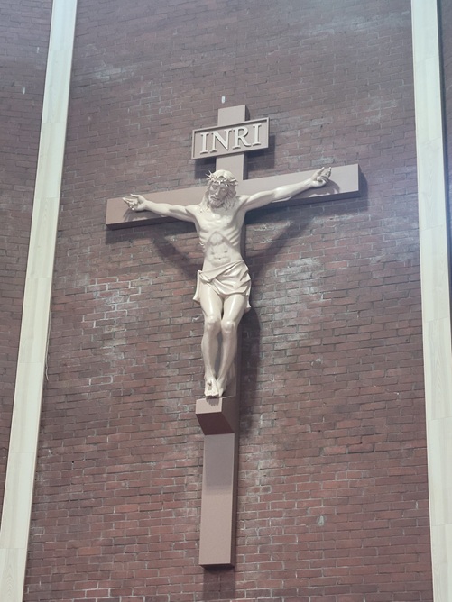 창원 양덕동 주교좌성당 안에 있는 십자고상 사진입니다.