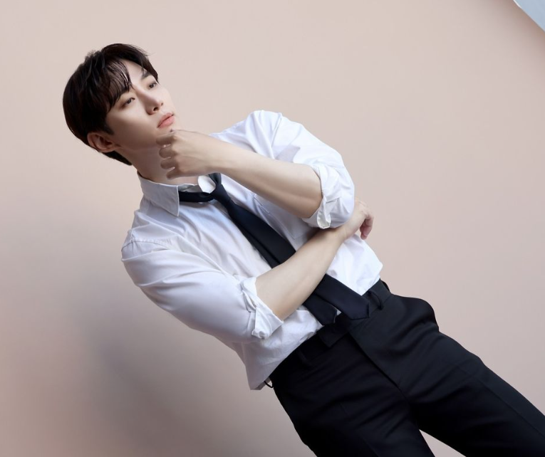 이준호 프로필 배우 드라마 가수 여자친구 작품활동 화보 캐셔로 사진
