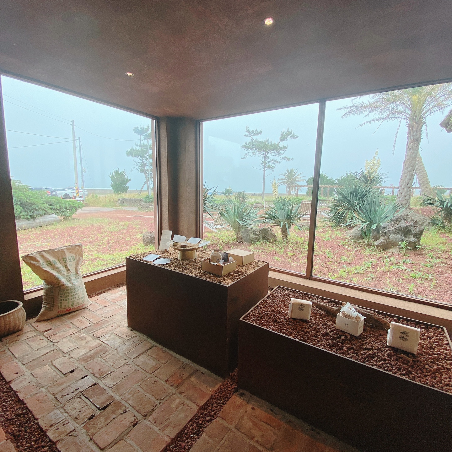 제주 서귀포 대정 서림연대 인스밀 곡물창고 개조카페 in's mill 보리개역 보리 청보리 제주 특산물