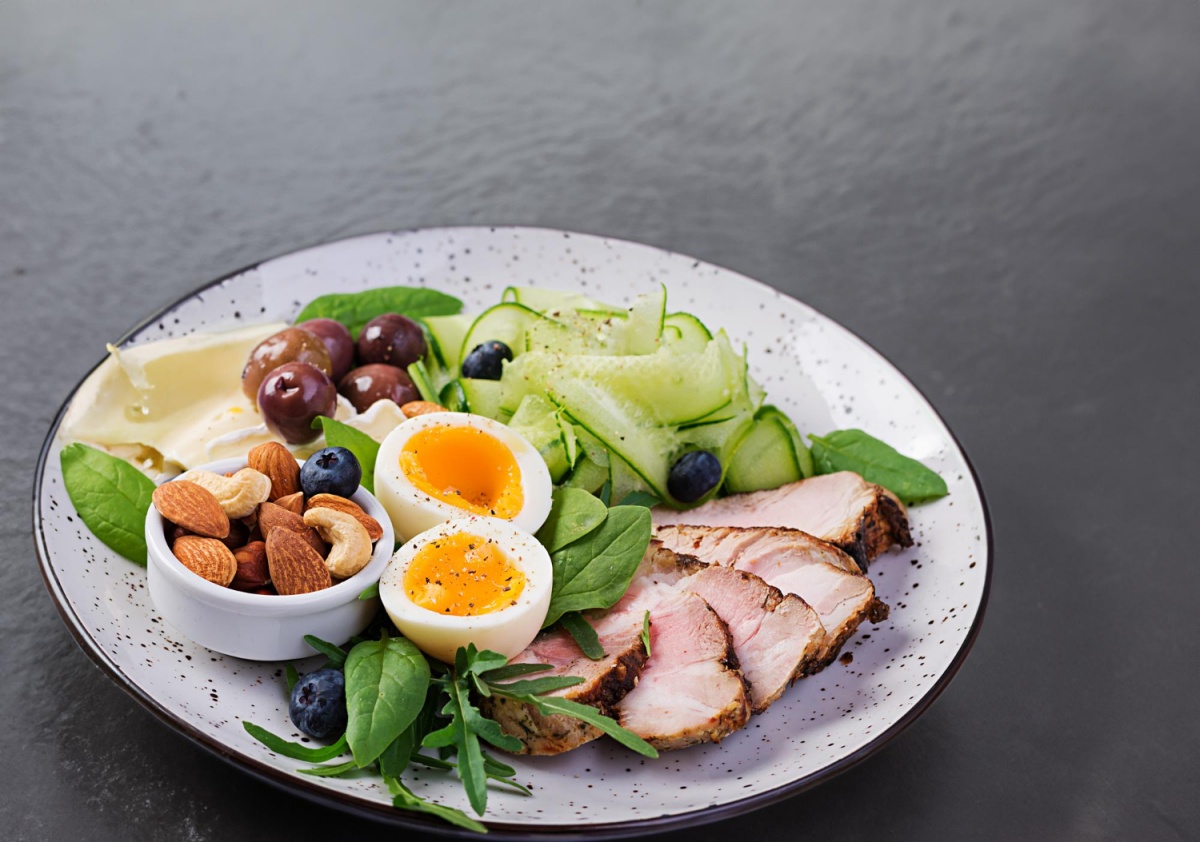 견과류를-곁들인-고지방-키토식단