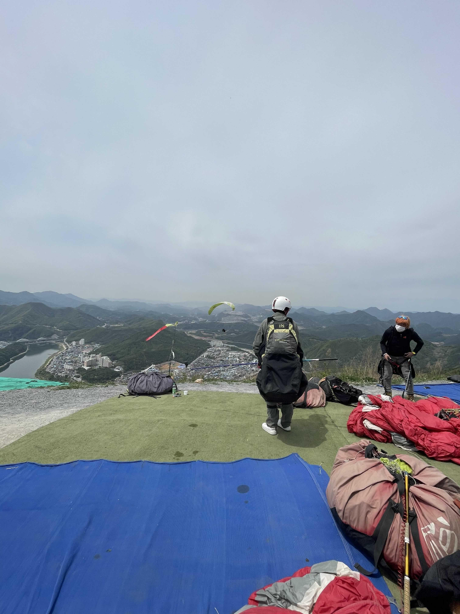 단양 양방산 패러글라이딩 타는 사람들