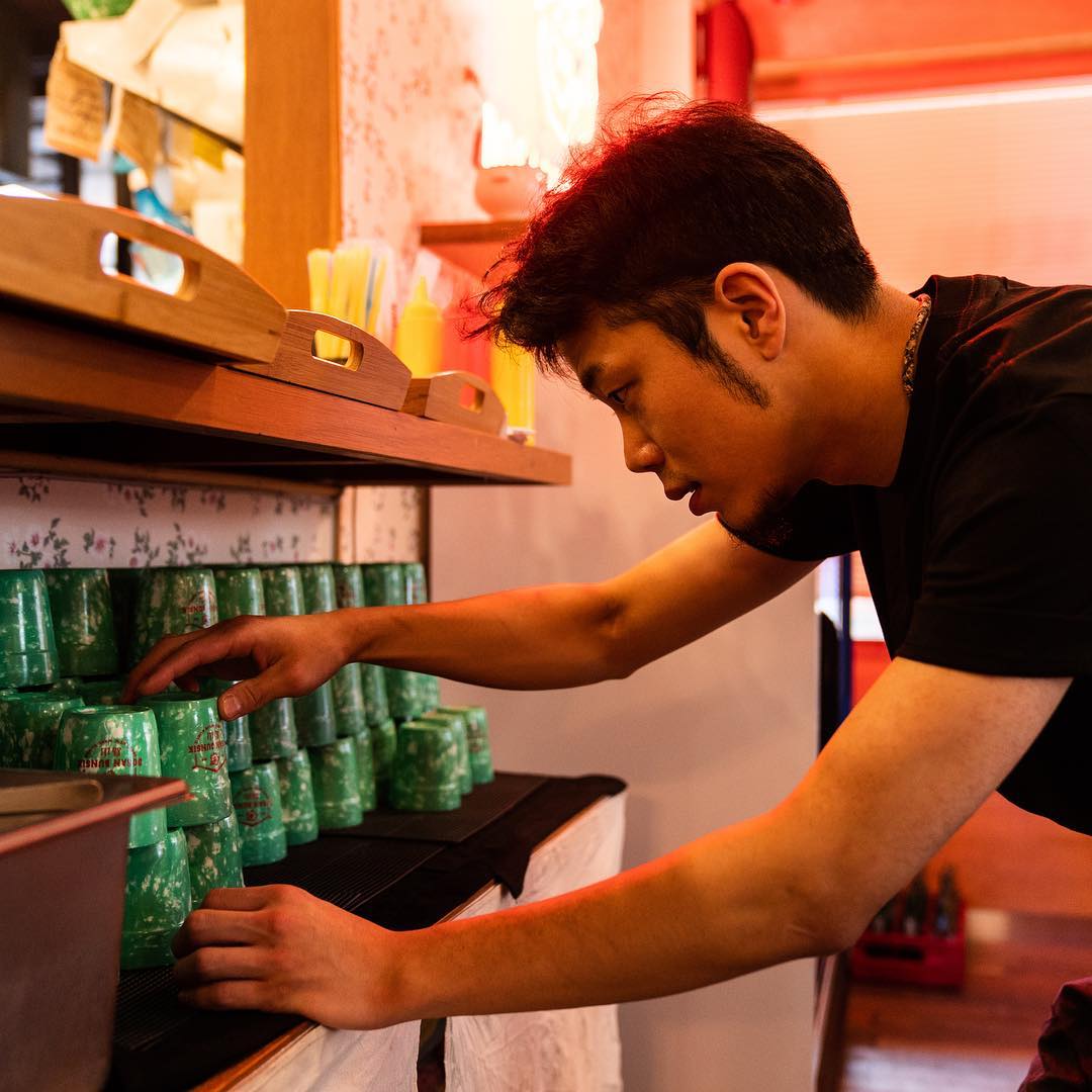 줄서는식당 육회김밥, 어묵튀김 옛날 떡볶이, 돈까스 샌드, 육개장 라면, 명란 에그라이스 맛있는 레트로 분식집 압구정로데오 맛집 소개