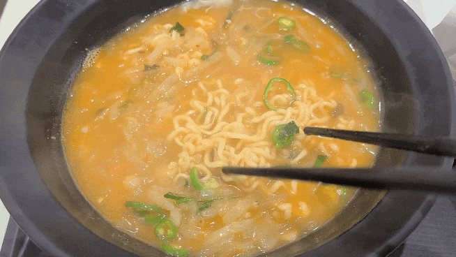 만스김밥-무파라면-면발