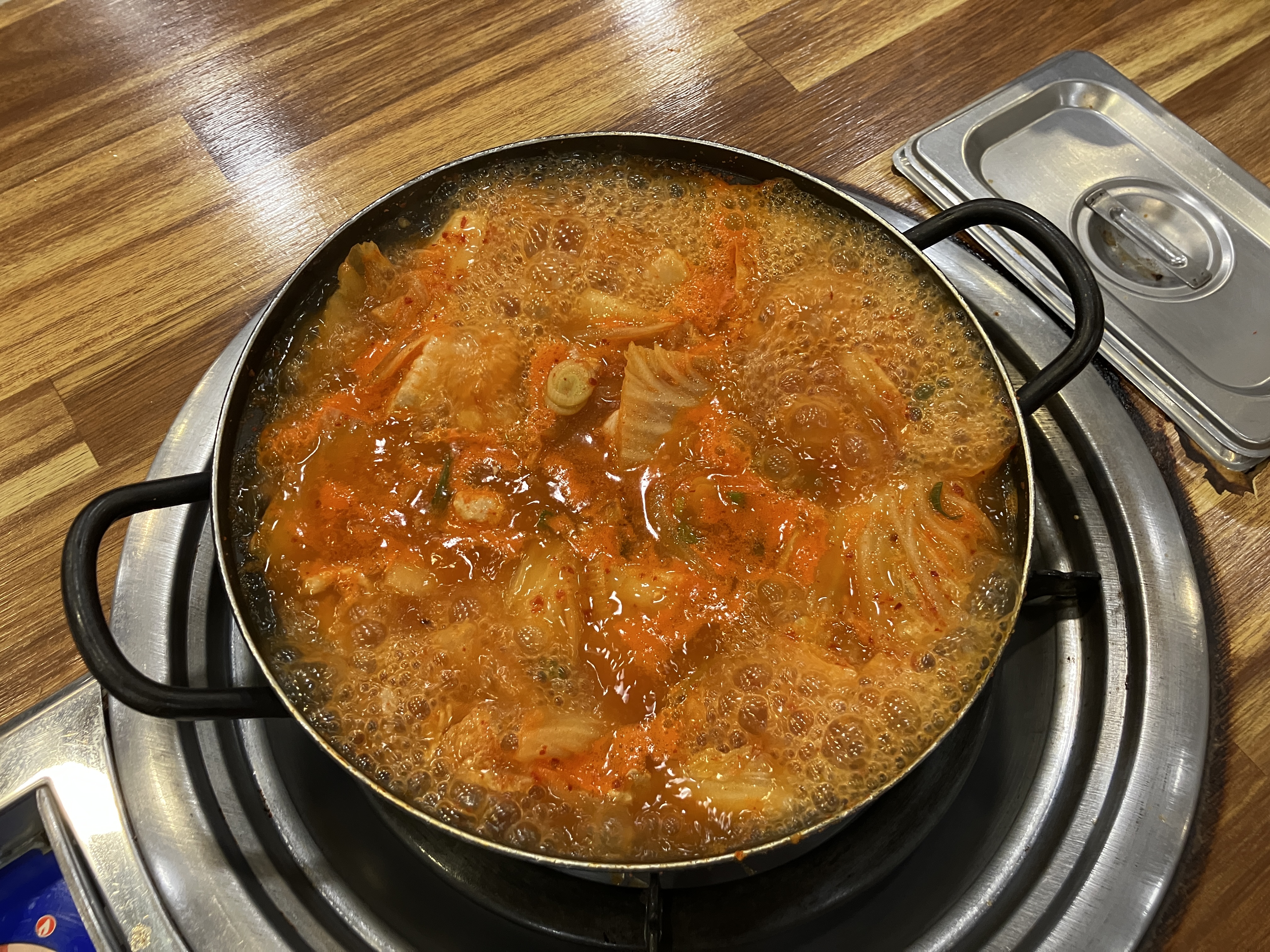 월수금통돼지 김치찌개