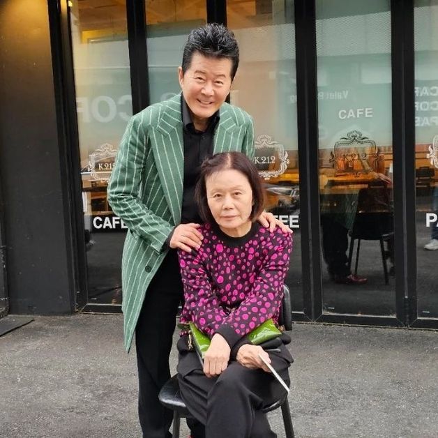 태진아 아내 치매 휠체어 옥경이 와이프 근황 프로필 트로트가수