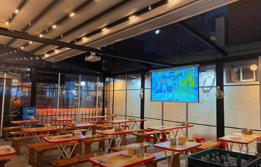 한남동 술집 '만선호프' 내부