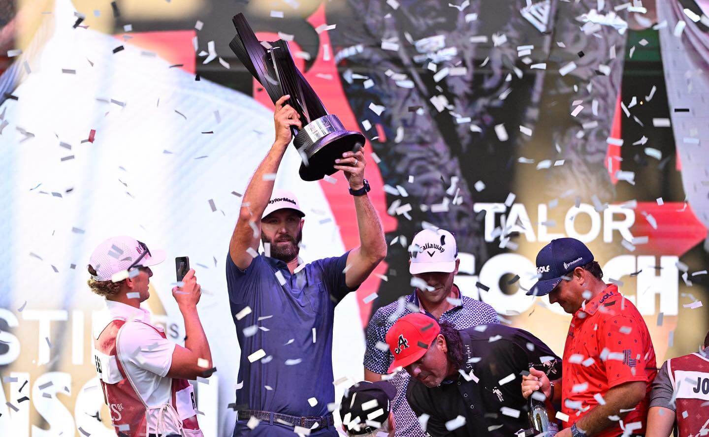 초대 챔피언 더스틴 존슨