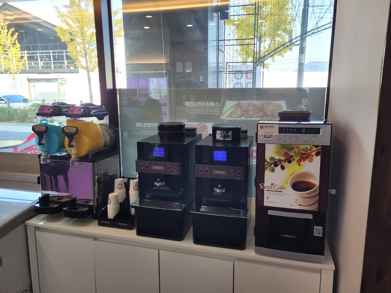 슬러시, 원두커피로 구성된 후식 코너