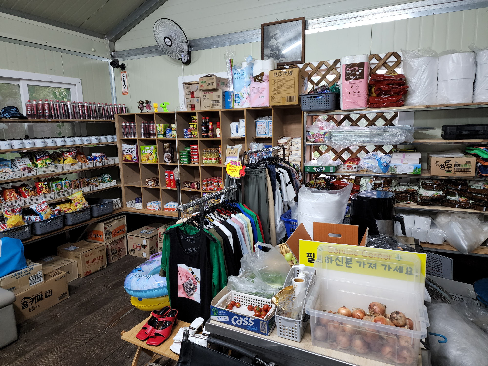 22년 8월 산청 든해솔 계곡 캠핑장 매점 사진 2