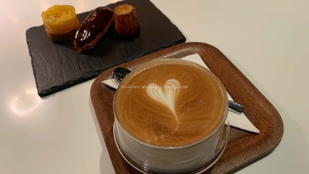 BKK-EMQUARTIER-DARK_CAFE