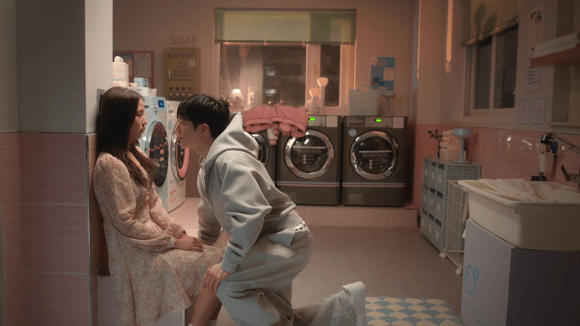 월간남친 서강준 지수 세탁실 데이트 장면