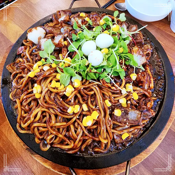 양념게장 돌짜장 돌판짜장 맛집 온천 실내데이트 코스 시몬스 침대 카페 별빛 정원 여행 이천 가볼만한 곳 추천 생방송투데이 오늘방송 떴다 동네방네