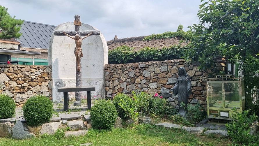 진무영 순교성지 십자고상, 성모상