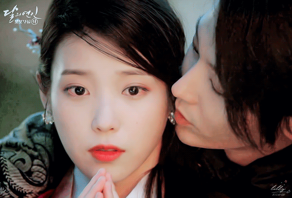 여주에게-뽀뽀하는-남주-달의연인