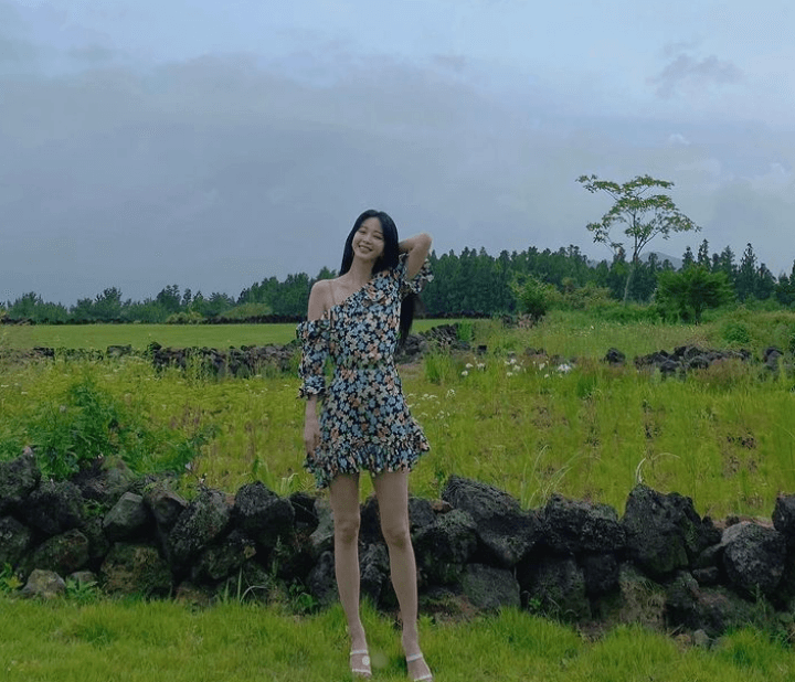 한예슬-인스타그램-잔디밭-여행사진