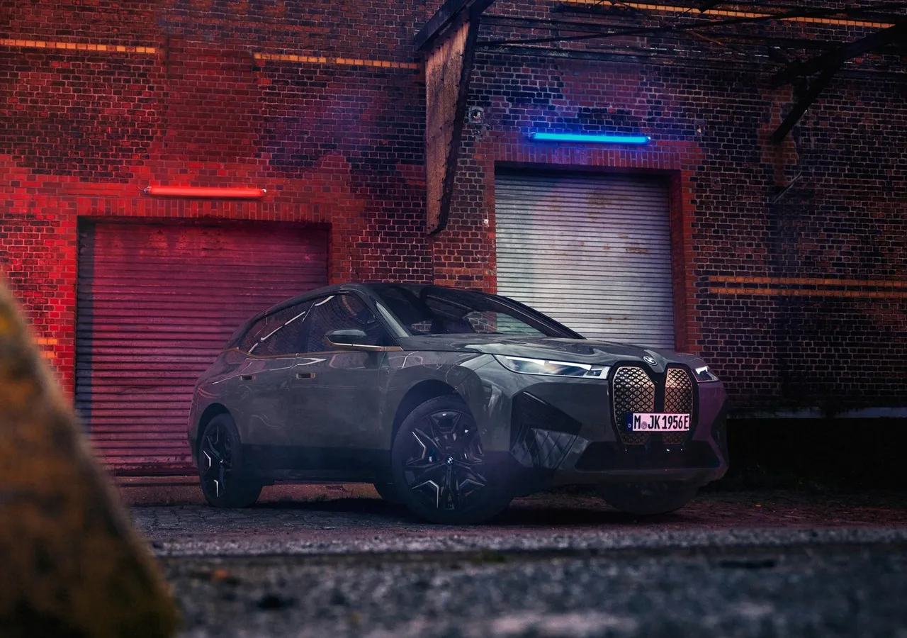 BMW IX M60 차량 이미지