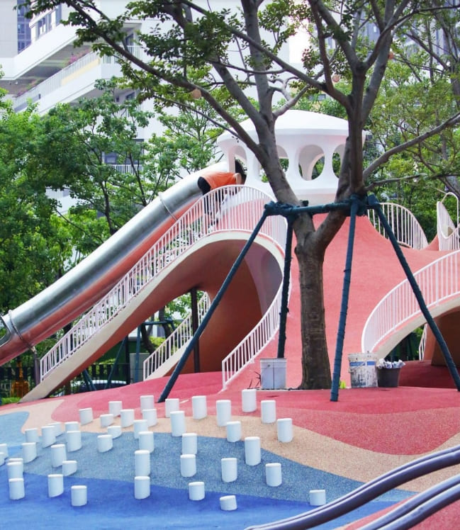 "동굴과 같은" 레드 듄(사구) 플레이토피아 놀이터 VIDEO: Red Dunes Playtopia features "cave-like" play spaces and undulating hills