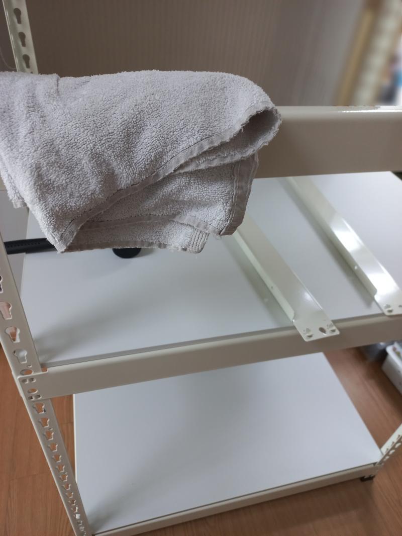 조립식 앵글(철제 선반) 마른걸레 사용