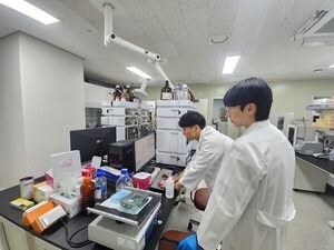 최초는 아니지만&amp;#44; 국내 최초-활성면역법 -연구진