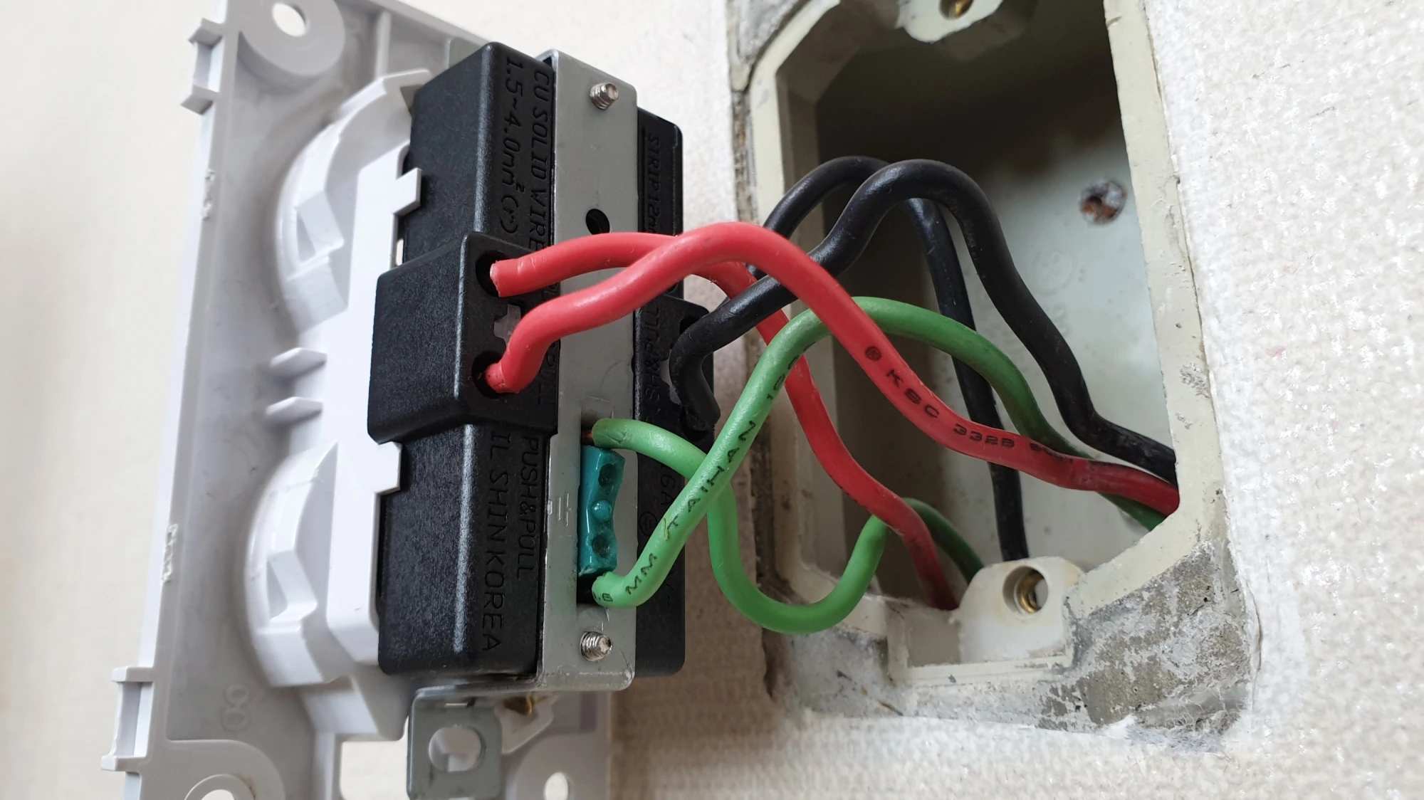 매립형 콘센트 접지 전선