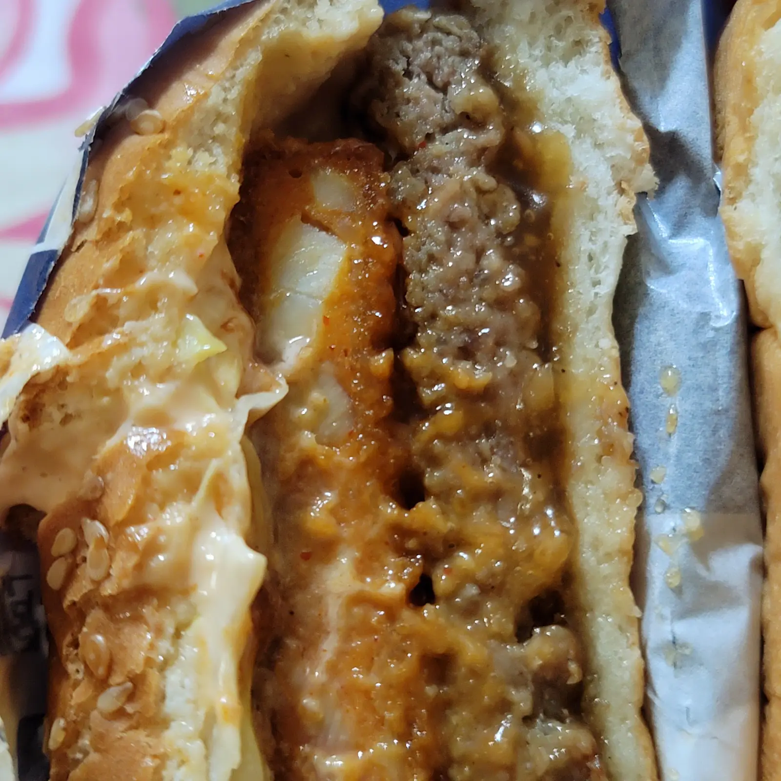 롯데리아-불고기-익스트림-오징어-단면확대샷