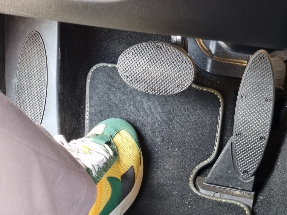 미니 일렉트릭의 가감속 반응은 다른 전기차보다 빨랐습니다.