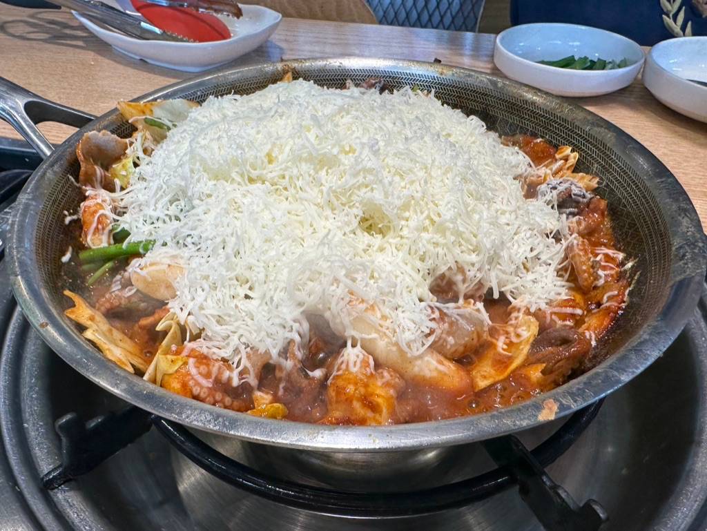 눈꽃치즈 쭈꾸미 사리몽땅