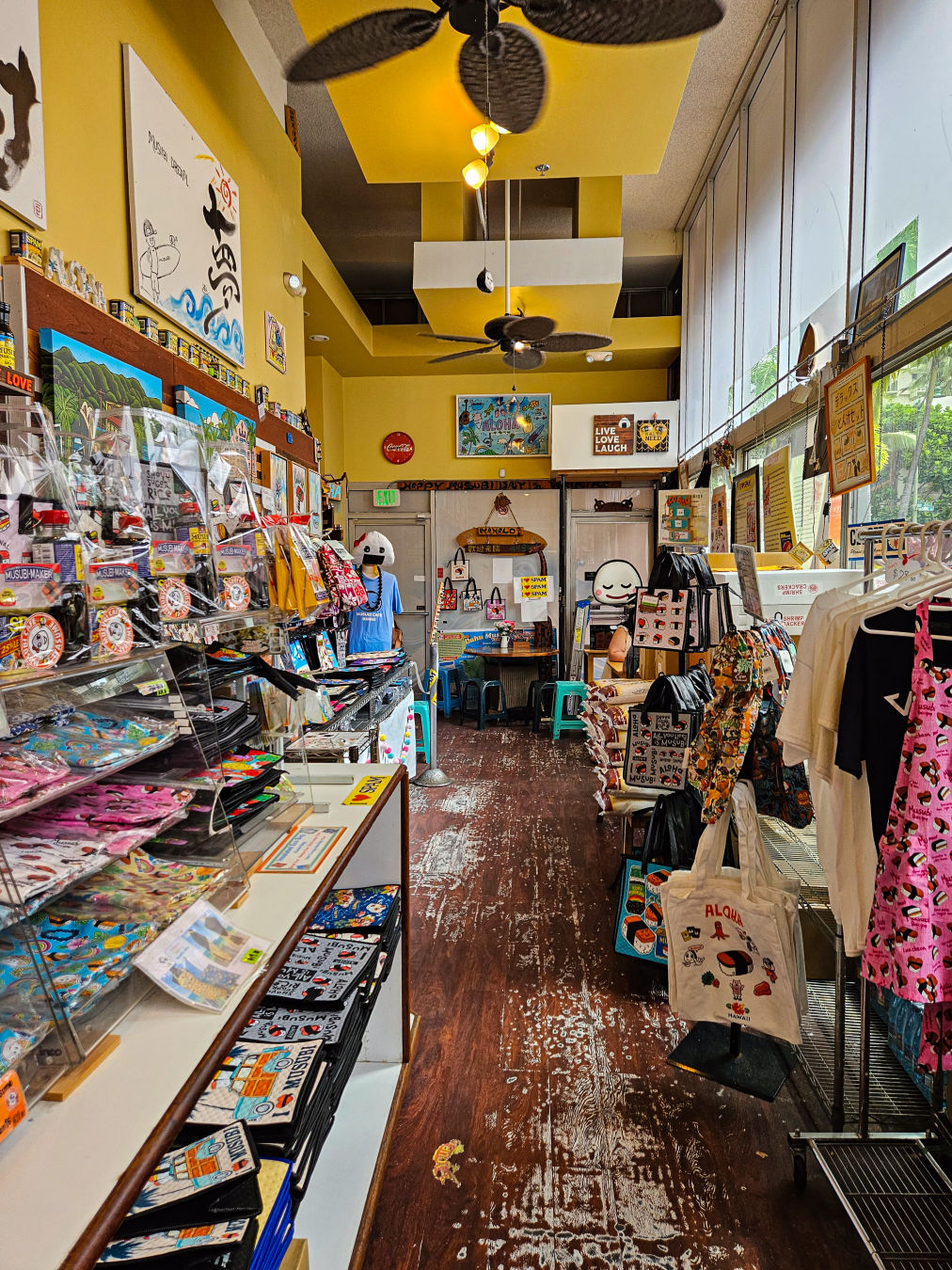 이야스메 무스비 카페 내부